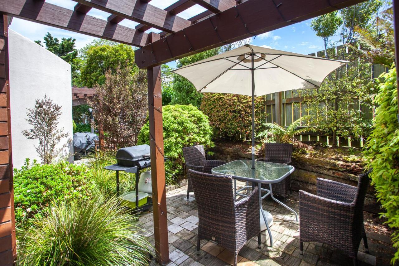 אגם טאופו Cascades Lakefront Motel מראה חיצוני תמונה A patio with a pergola