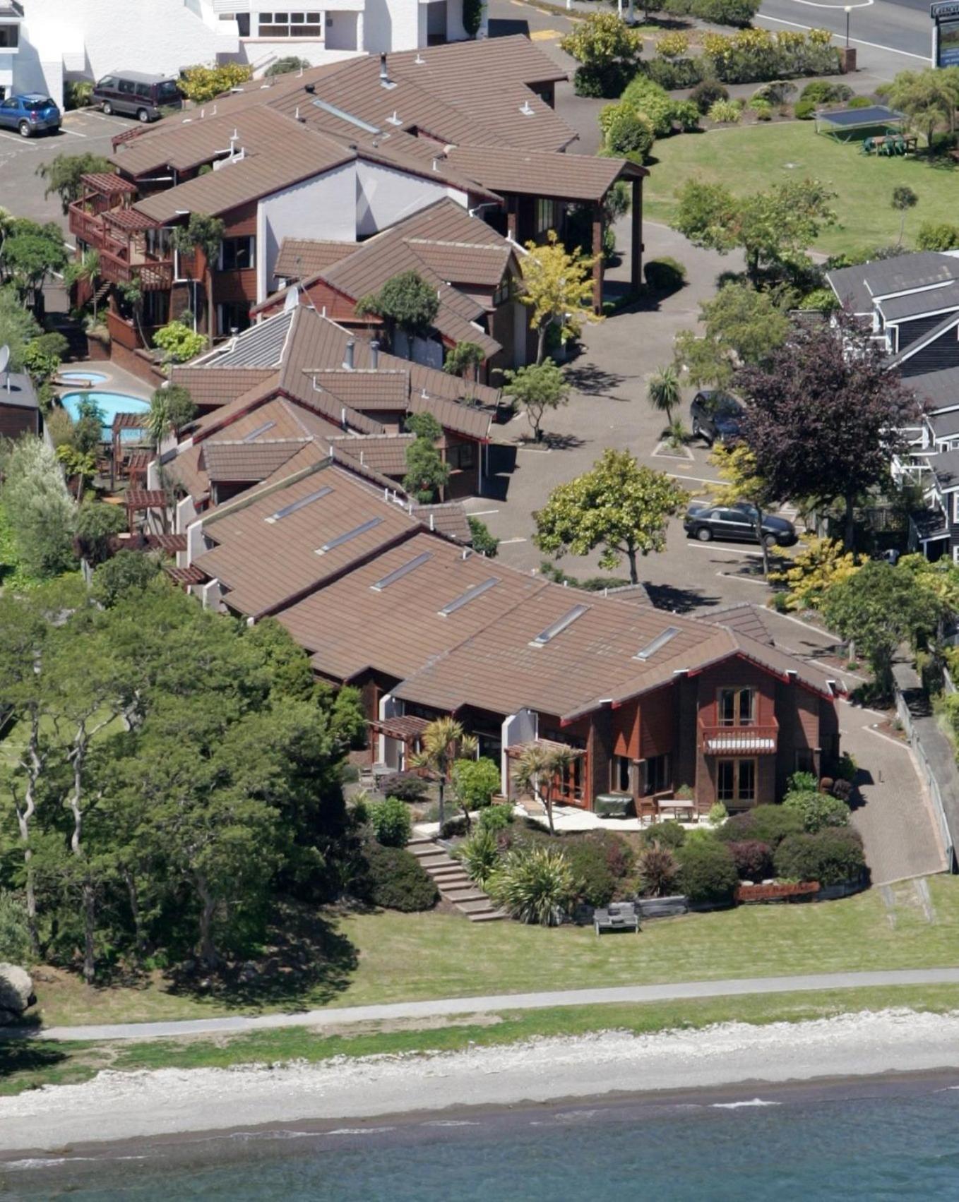 אגם טאופו Cascades Lakefront Motel מראה חיצוני תמונה The house from the air