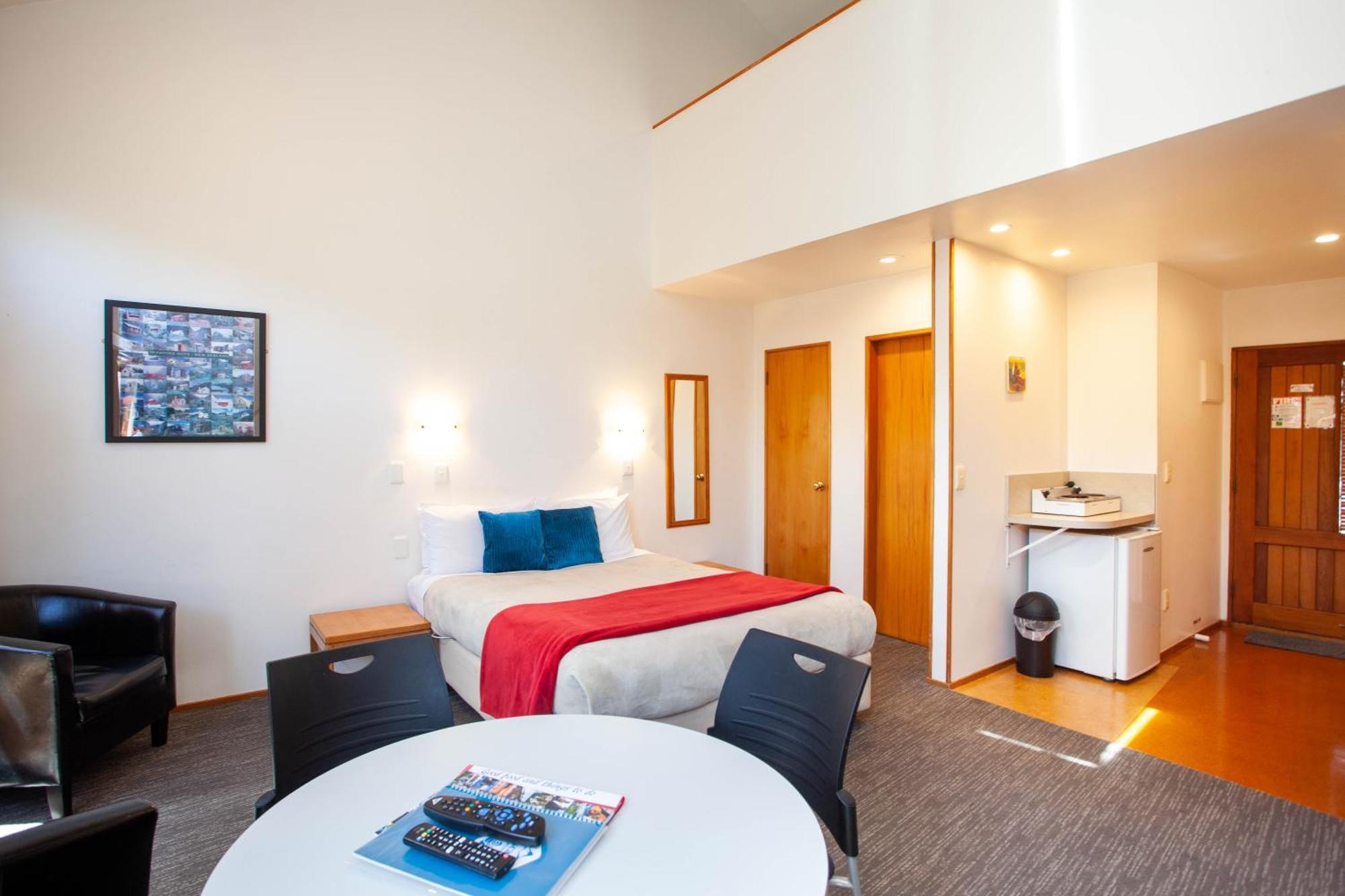 אגם טאופו Cascades Lakefront Motel חדר תמונה A typical studio apartment