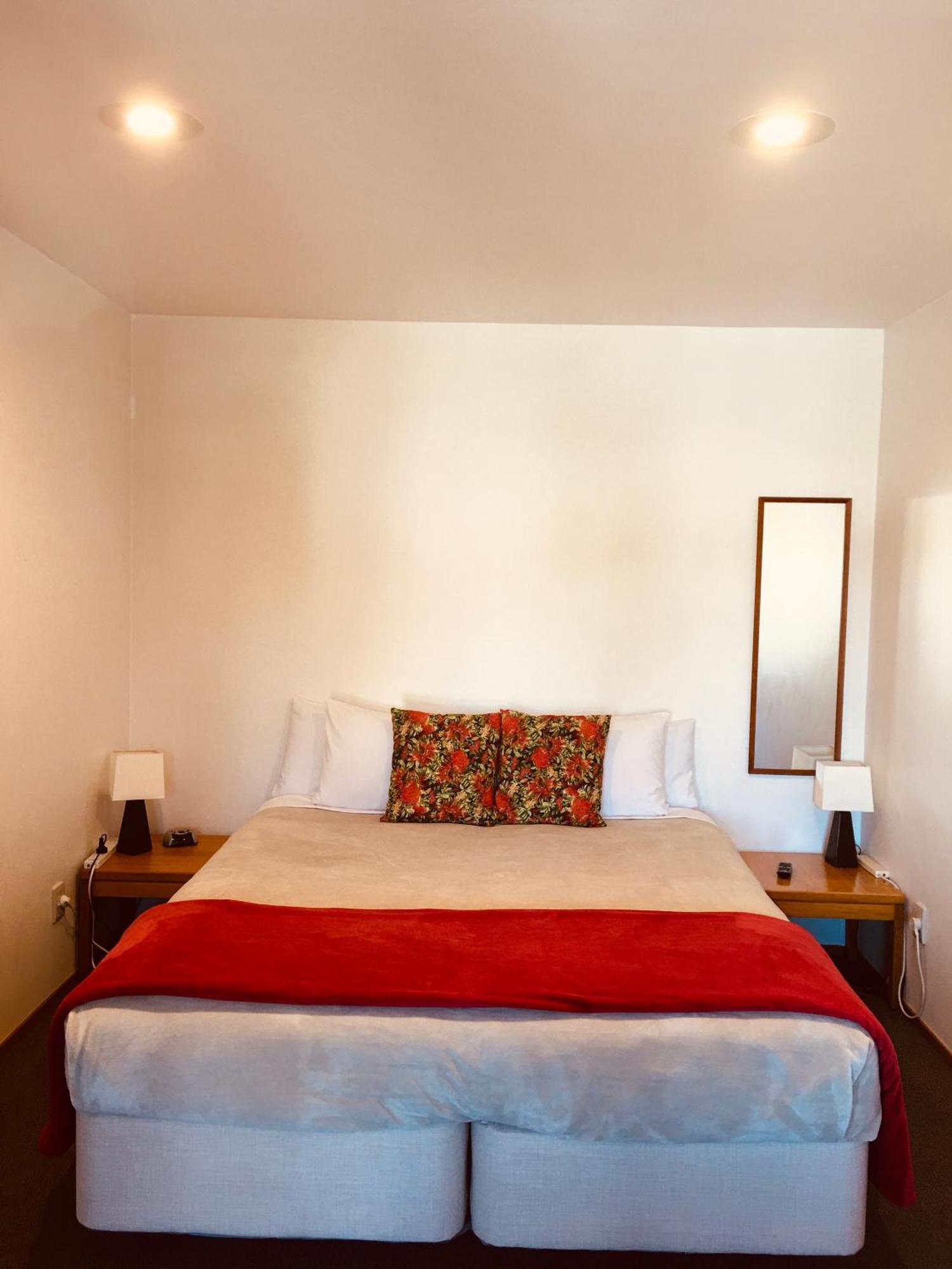 אגם טאופו Cascades Lakefront Motel מראה חיצוני תמונה A bedroom at the hotel