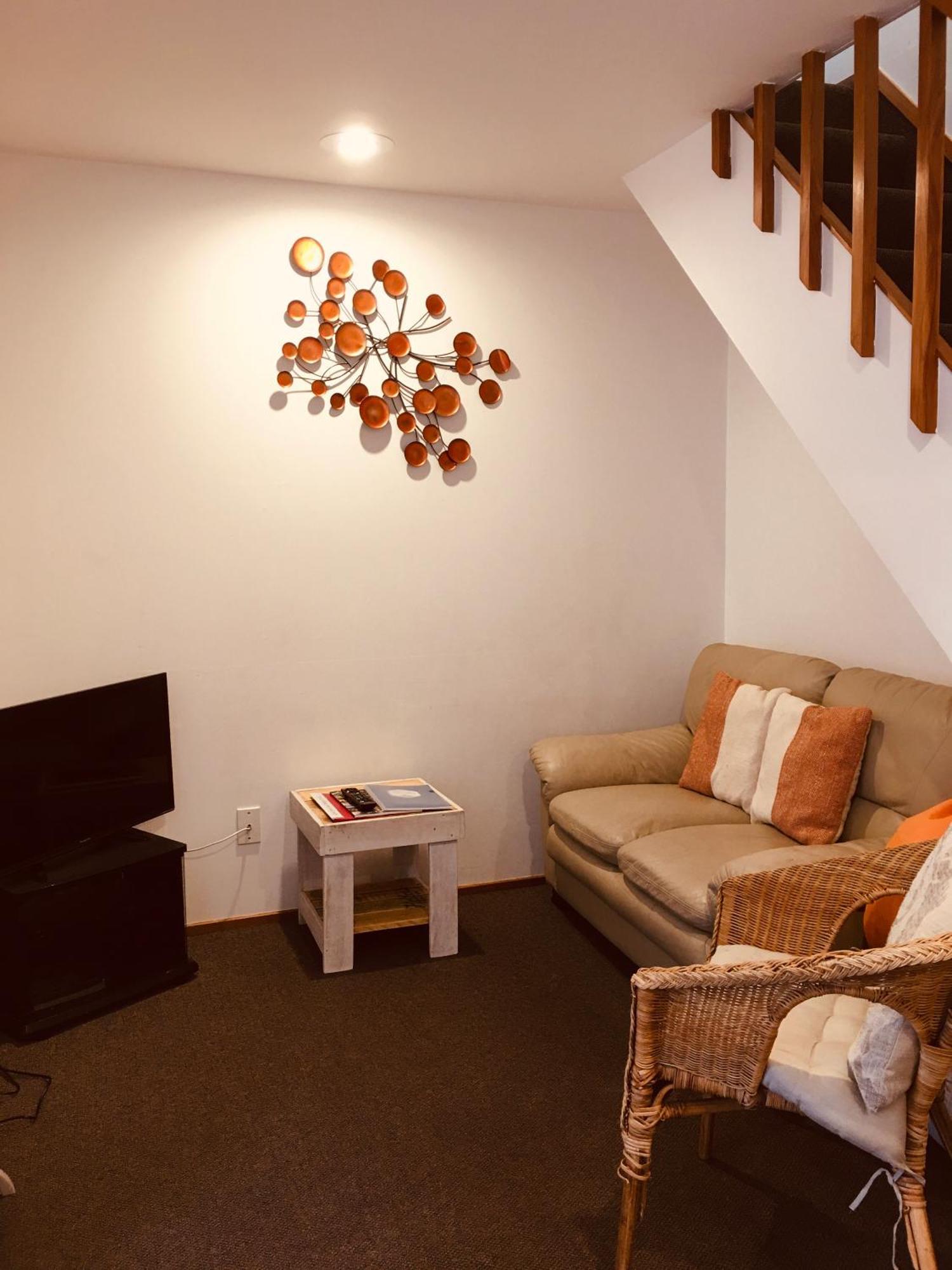 אגם טאופו Cascades Lakefront Motel מראה חיצוני תמונה A living room