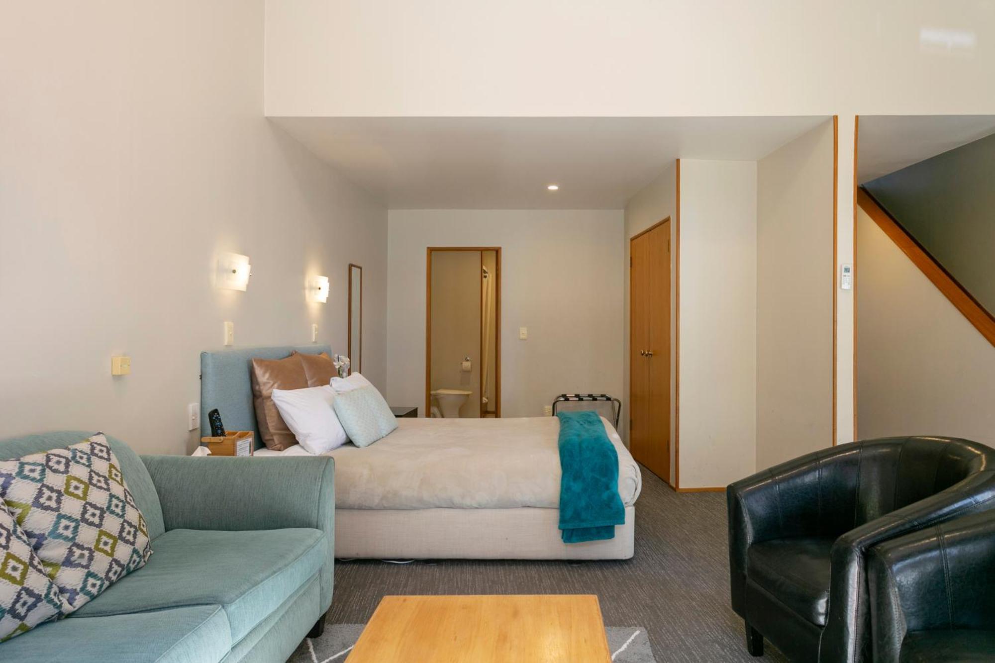 אגם טאופו Cascades Lakefront Motel מראה חיצוני תמונה A typical studio apartment
