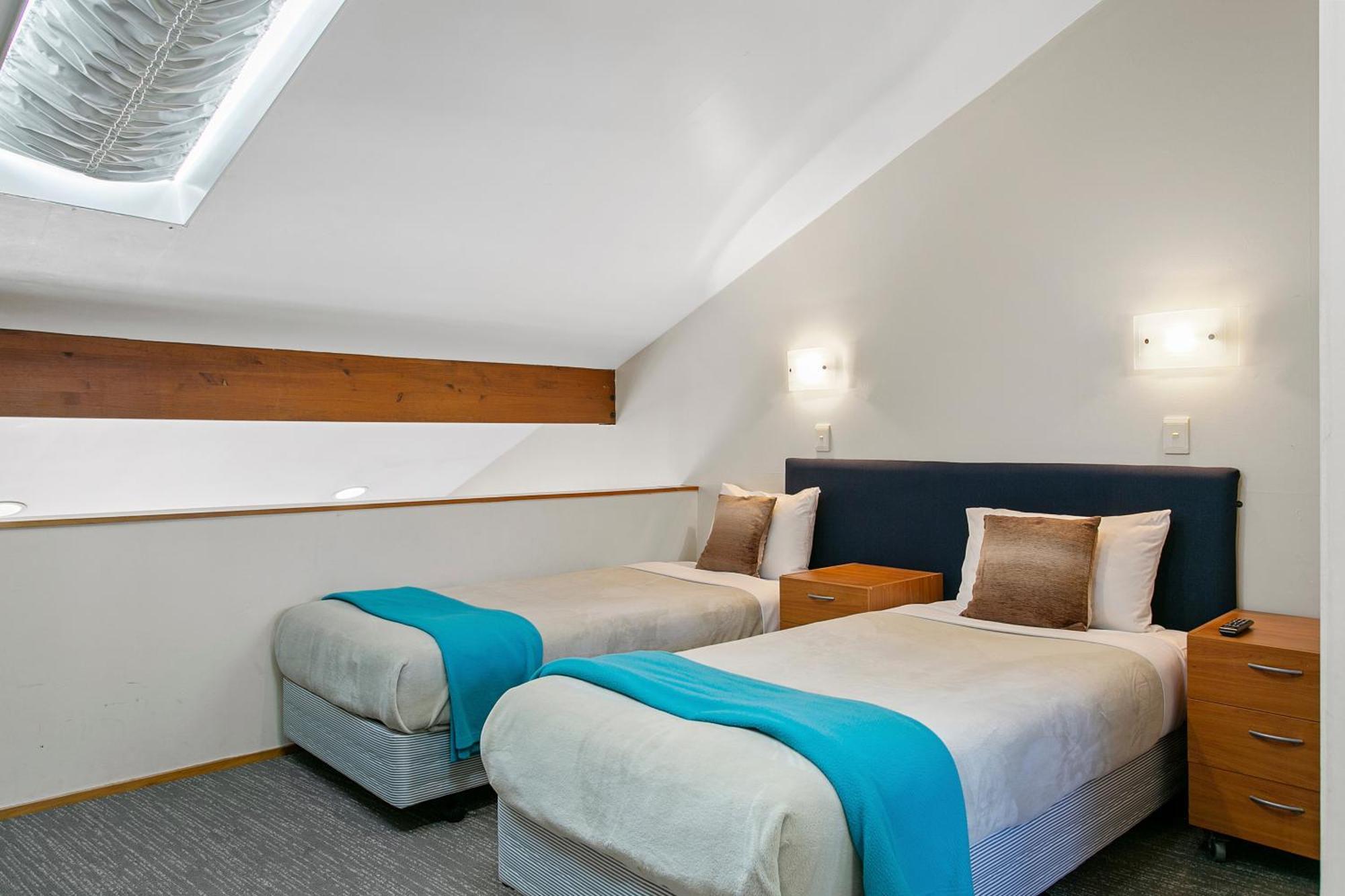 אגם טאופו Cascades Lakefront Motel מראה חיצוני תמונה Loft room
