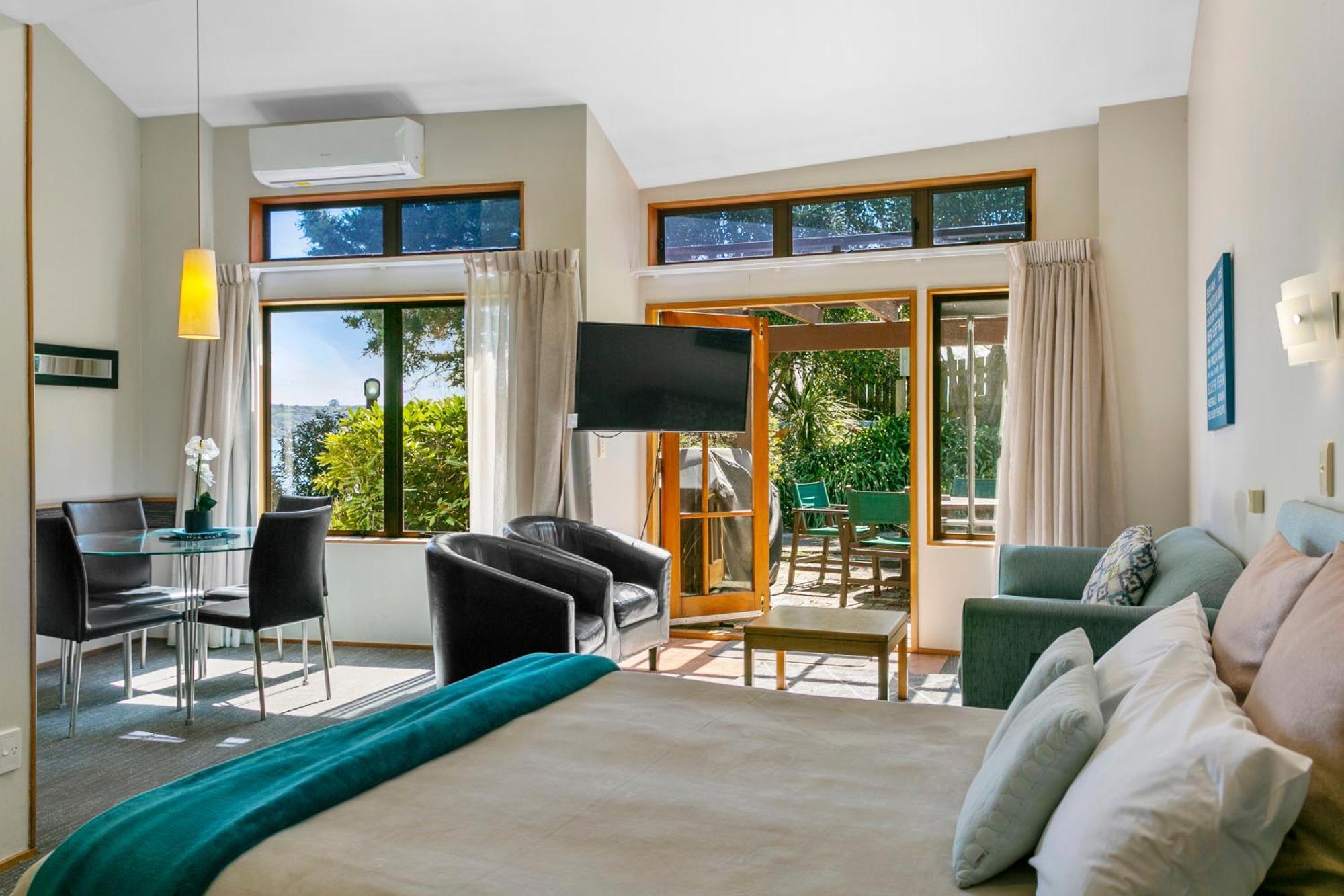 אגם טאופו Cascades Lakefront Motel מראה חיצוני תמונה A suite at the hotel