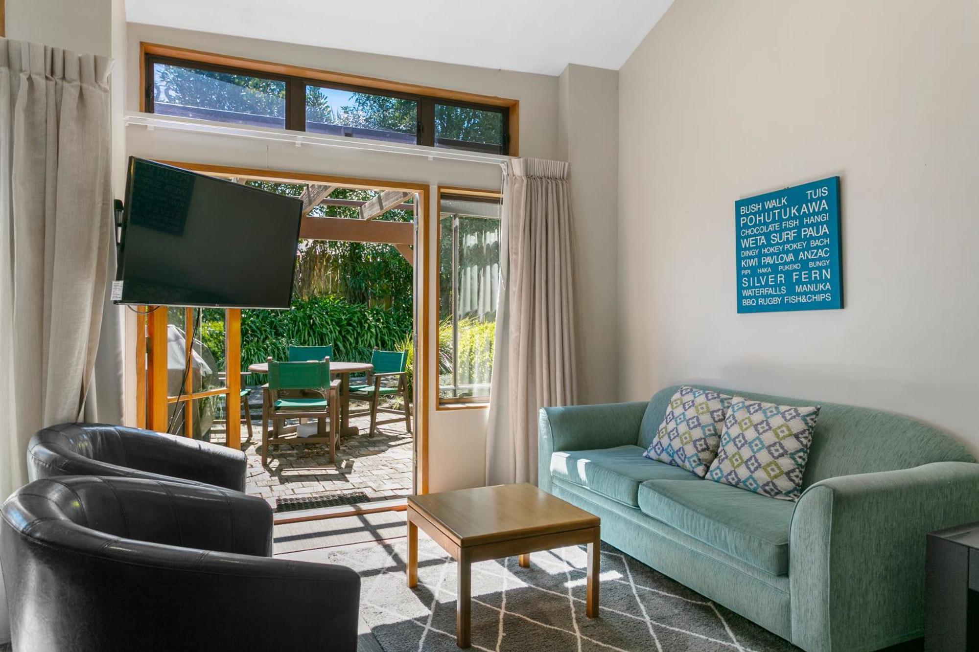 אגם טאופו Cascades Lakefront Motel מראה חיצוני תמונה Living room at the Lodge
