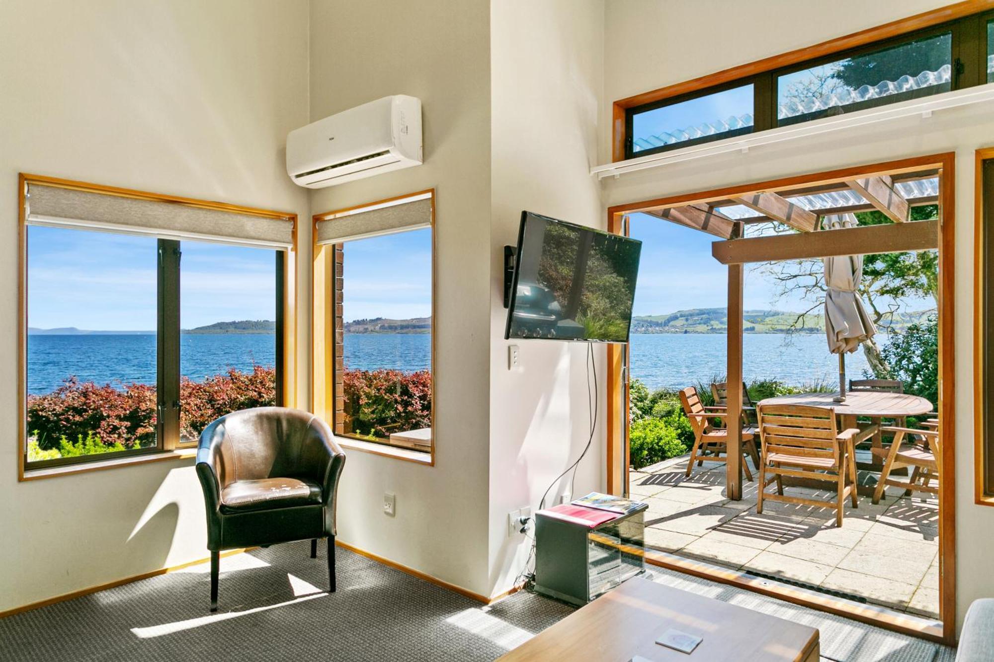 אגם טאופו Cascades Lakefront Motel מראה חיצוני תמונה A room at the Bay of Many Coves