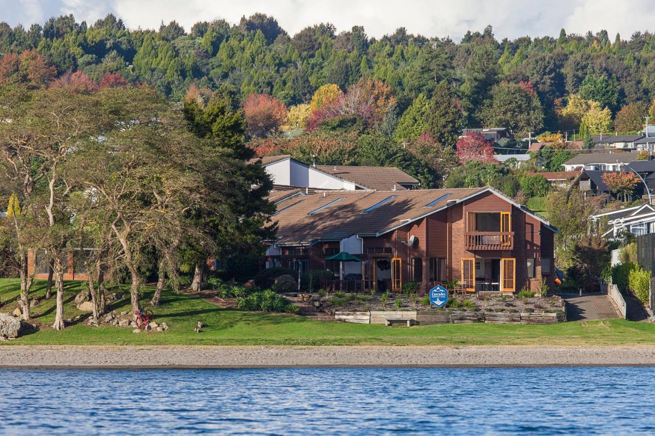 אגם טאופו Cascades Lakefront Motel מראה חיצוני תמונה Residential neighborhood on the shore of Lake Stevens
